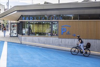 Tübingen railway station and station forecourt have been completely redesigned. An underground car