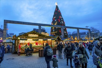 Christmas market in Dortmund, Hansaplatz, the market with the world's largest Christmas tree, North