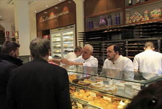 Customers inside baker confectionery shop, La Mallorquina, Calle Mayor, Madrid, Spain, Europe