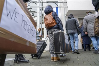 Suitcase march in Recklinghausen, for the 2nd time over 500 people walk through Recklinghausen,