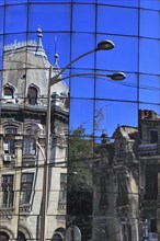 In the centre, office building, bank building, glass facade, reflection in the modern BCR bank