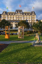 Works of art on the promenade, hotel, building, summer, summer holiday, summery, evening mood,