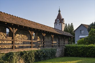 Town wall reconstructed according to original building plans, behind it the Kinzigtor, town gate,