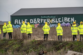 At the hamlet of Lützerath, at the Garzweiler 2 open-cast lignite mine, the RWE Group erects a