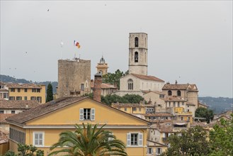 View of the old town centre of Grasse with the Cathedral de Notre-Dame-du-Puy, Grasse, Département