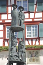 Snowball column by Gerold Jäggle with sculpture, figures by Hansjakob, detail, column, Hagnau,