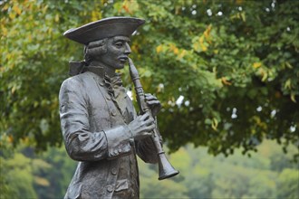 Sculpture town piper, flute player, playing flute, historical, baroque, nobleman, uniform, hat,