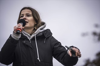 150, 000 people gather around the Bundestag in Berlin to build a human wall against the shift to