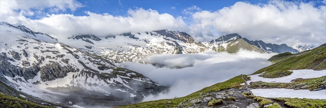 Mountain panorama with high fog in the valley, summit Hochfeiler, Hoher Weißzint and Hochsteller