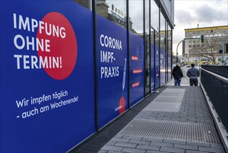 Corona test centre and vaccination centre, in the city centre at the main railway station, Essen,