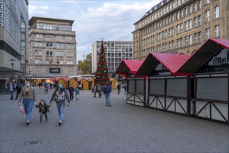 The Christmas market in Essen, Willy-Brandt-Platz on the shopping street Kettwiger Straße, partly