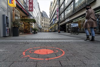 First day of the Christmas lockdown in the Corona crisis, empty shopping street, closed shops,