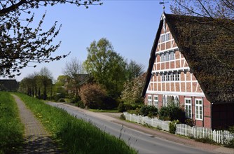 Deutschland, Niedersachsen, Steinkirchen, Bauernhaus mit Holzfachwerk