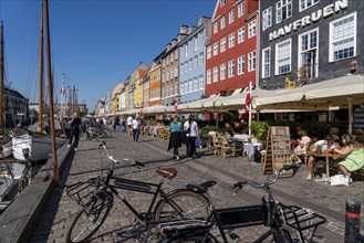 Nyhavn, in the Frederiksstaden district, harbour district with houses over 300 years old, promenade