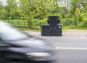 Semi-stationary speed camera on the B227, Hattinger Straße, used by the city of Gelsenkirchen,