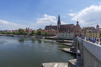 City skyline with St Peter's Cathedral, on the right the Stone Bridge, Regensburg, Upper