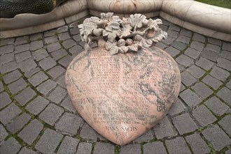 Heart with a poem by Hans Sachs, 1541, in front of the fountain Ehekarussel by Jürgen Weber,