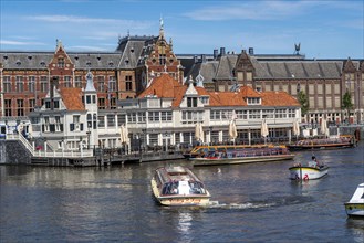 Amsterdam Central, Central Station, Stationsplein, starting point for many excursions, canal