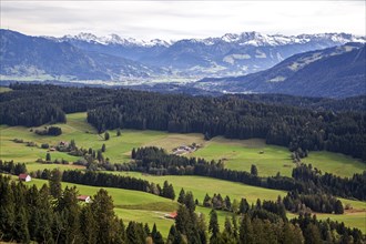 View from the Hauchenberg ridge to the Illertal valley and mountains of the Allgäu Alps, Missen,