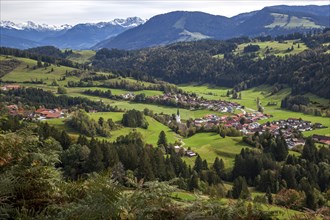 View from the Hauchenberg ridge to Missen and mountains of the Allgäu Alps, Oberallgäu, Bavaria,