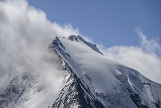 Glaciated mountain peak Großer Möseler, glacier Furtschaglkees, Berliner Höhenweg, Zillertal Alps,