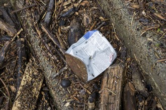 Symbolic image Environmental pollution, can, waste, flotsam from a flood on the Neckar river, wood,