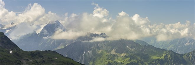 Mountain panorama from Zeigersattel to Höfats 2259m, Allgäu Alps, Allgäu, Bavaria, Germany, Europe