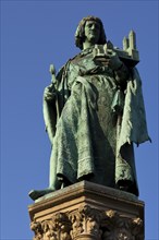 Henry's Fountain with bronze statue honouring Henry the Lion, Brunswick, Lower Saxony, Germany,