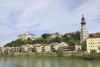 Burghausen, Panorama of the old town with river Salzach and castle, Burghausen, district of