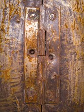 Vintage door hinges, rust, mobile photo