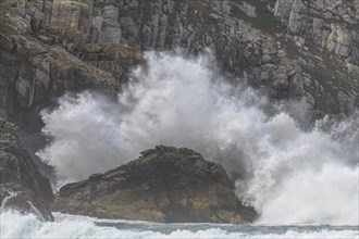 Large waves of the Atlantic Ocean crash against the rocks of a cliff. Camaret sur mer, Crozon,