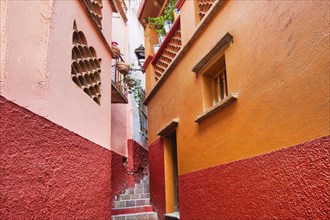 Guanajuato, famous Alley of the Kiss (Callejon del Beso)