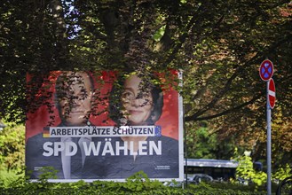 An SPD election poster for the European elections with Federal Chancellor Olaf Scholz and lead