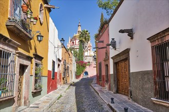 Mexico, Colorful buildings and streets of San Miguel de Allende in historic city center, Central