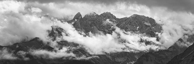 Panorama from the Fellhorn, 2038m, to the cloudy Allgäu main ridge, Allgäu, Allgäu Alps, Bavaria,