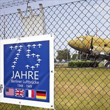 Douglas DC-3 C-47 aeroplane, The Berlin train at the Airlift Memorial with 75 years of remembrance,