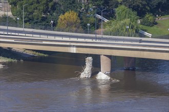 In the early hours of the morning, a section of the Carola Bridge collapsed for unknown reasons.