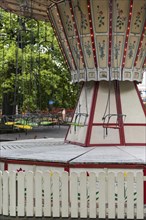 Empty carousel, crisis, bankruptcy, closed, fair, funfair, economy, consumption, inflation,