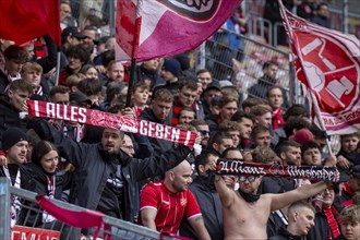 Kaiserslautern, 20.04.2024: The fans of SV Wehen Wiesbaden celebrate their team's draw after the