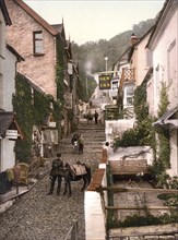 Clovelly ist ein Fischerdorf an der Nordostküste Devons in Großbritannien / The High Street,