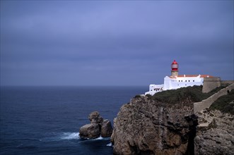 Lighthouse Farol do Cabo de São Vicente, Cape St. Vincent, Sagres, steep coast, Atlantic Ocean,