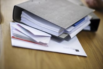 Symbolic photo on the subject of files. File folders lie on a table. Berlin, 13.08.2024