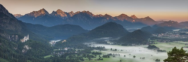 Neuschwanstein Castle, Hohenschwangau near Füssen, Ostallgäu, Allgäu, Bavaria, Germany, Europe