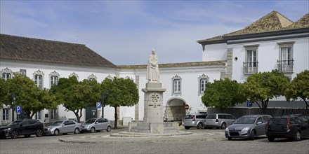 Square da Se with the statue of Bishop Francisco do Avelar, Faro, Algarve, Portugal, Europe