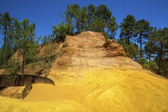 Ochre nature trail, Le Sentier des Ocres, former ochre mining area, ochre rocks, Roussillon,