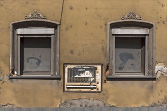 Old cigarette machine in the wall of an old house, Eltmann, Lower Franconia, Bavaria, Germany,