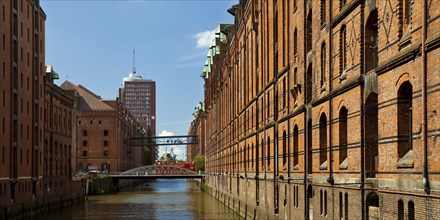 View from Kibbelsteg into Brooksfleet, Speicherstadt, Hamburg, Germany, Europe