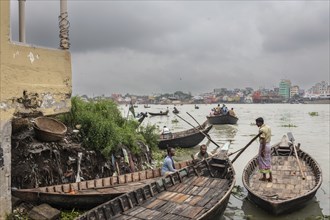 Sadarghat, boat landing stage on the Buriganga, Dhaka, Bangladesh, Asia