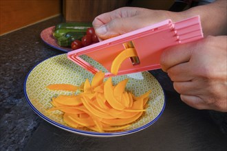 Swabian cuisine, preparing pumpkin for mini dinettes, slicing vegetables, vegetable slicer,