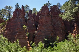 Ochre nature trail, Le Sentier des Ocres, former ochre mining area, ochre rocks, Roussillon,